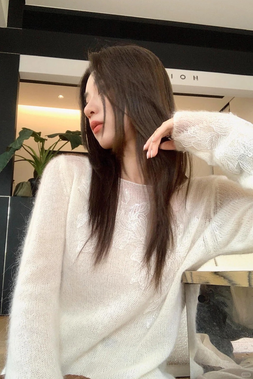 春季獨特漂亮上衣韓系絕美巨好看洋氣減齡小眾不撞款白色針織衫女
