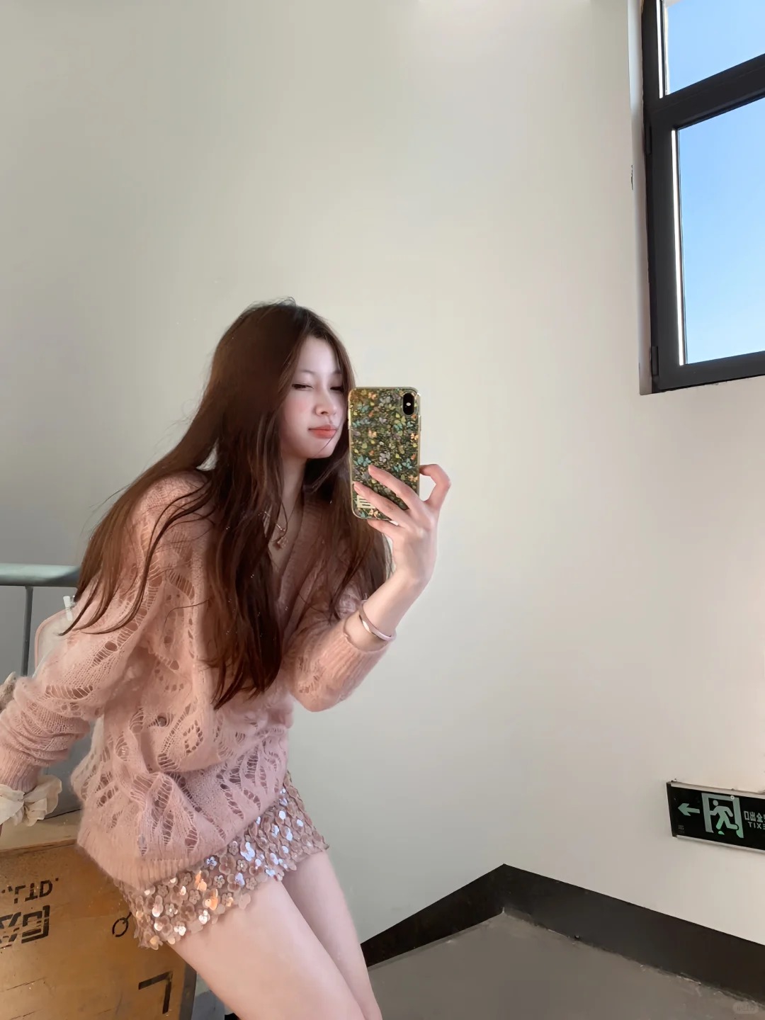法式慵懶風粉色減齡針織衫女軟糯V領鏤空設計感溫柔超仙小眾上衣