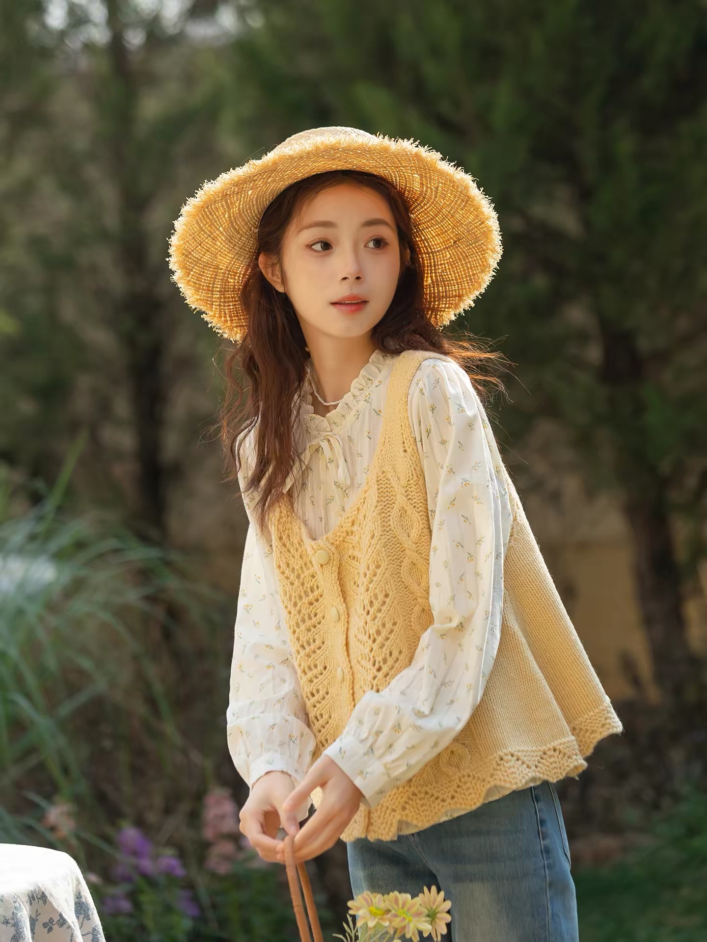素色左岸法式奶黃色針織馬甲女疊穿2026新款甜美減齡鏤空坎肩背心