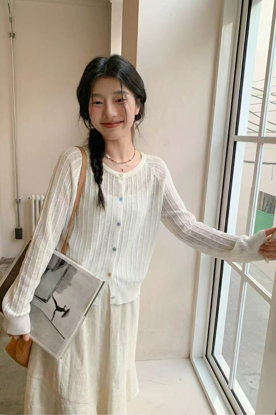 杏色鏤空針織開衫女2026年早春彩色紐扣寬松薄款空調衫上衣