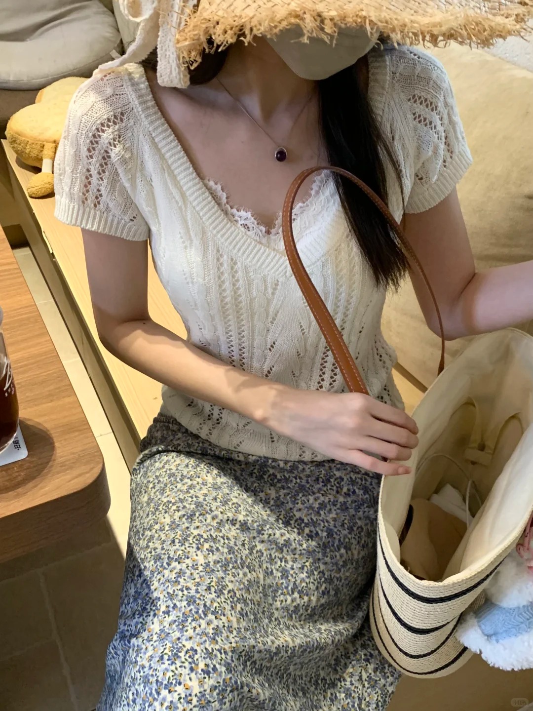 法式溫柔風鏤空V領短袖T恤女夏季新款修身顯瘦針織上衣