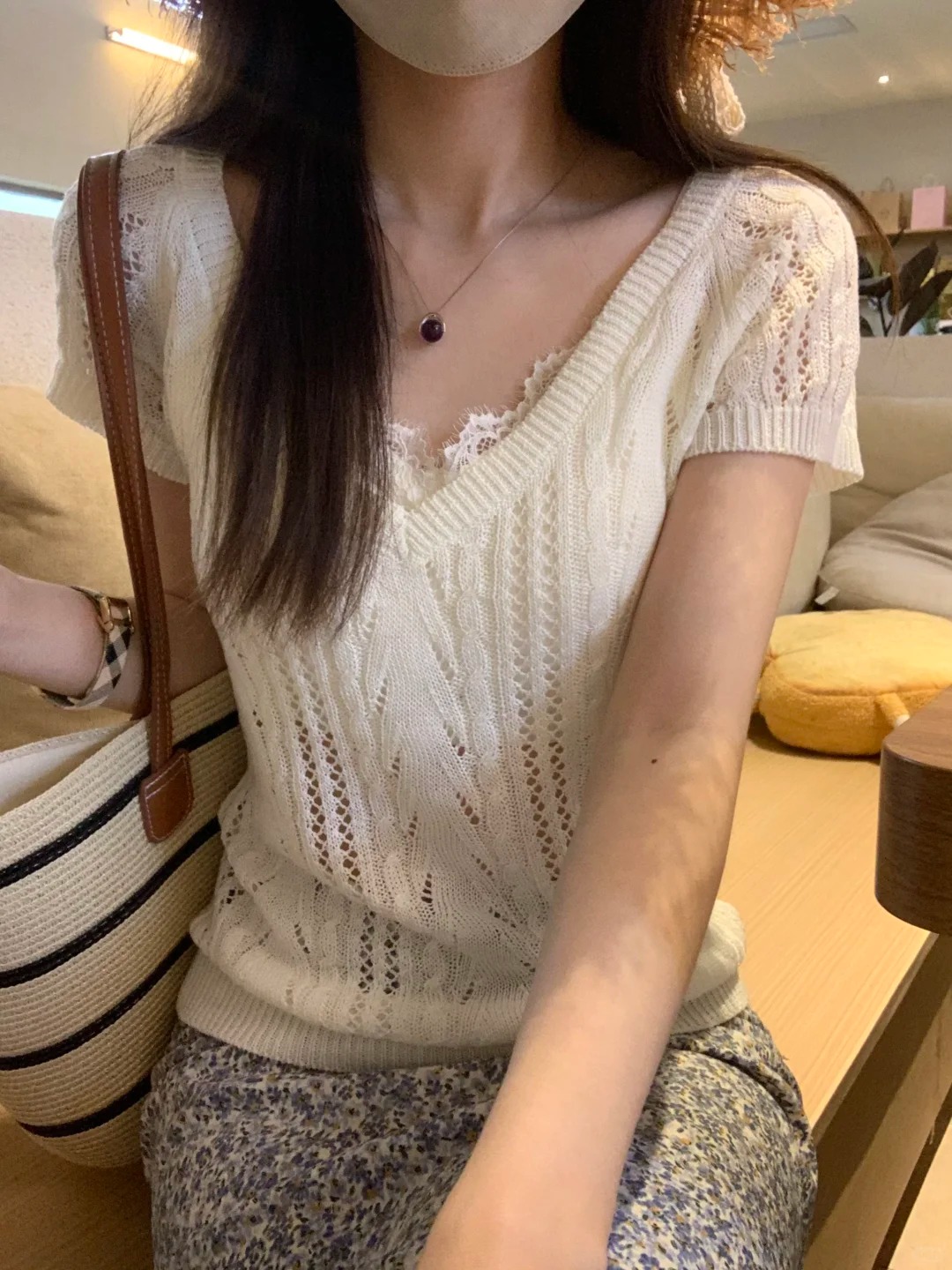 法式溫柔風鏤空V領短袖T恤女夏季新款修身顯瘦針織上衣