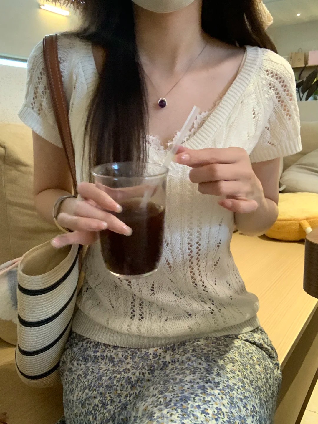 法式溫柔風鏤空V領短袖T恤女夏季新款修身顯瘦針織上衣