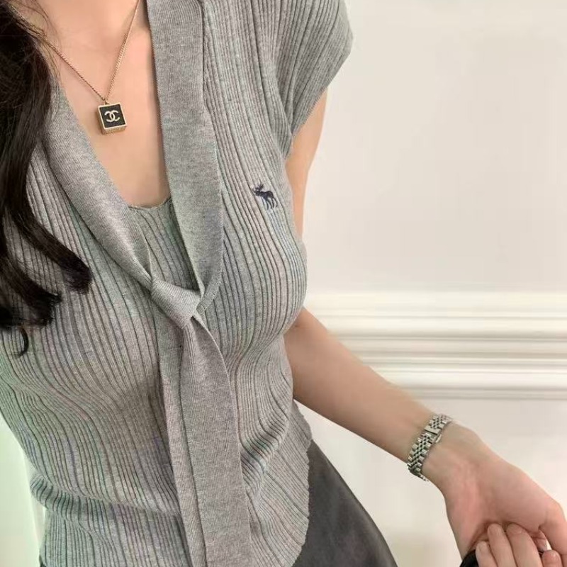 Muzi慕子 韓版設計感修身顯瘦V領針織衫女夏季小眾氣質短袖高級感