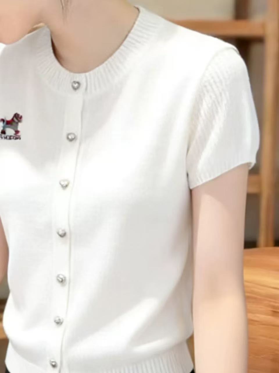 休閑絕美白色小馬刺繡圓領短袖針織開衫女夏季新款超好看百搭上衣