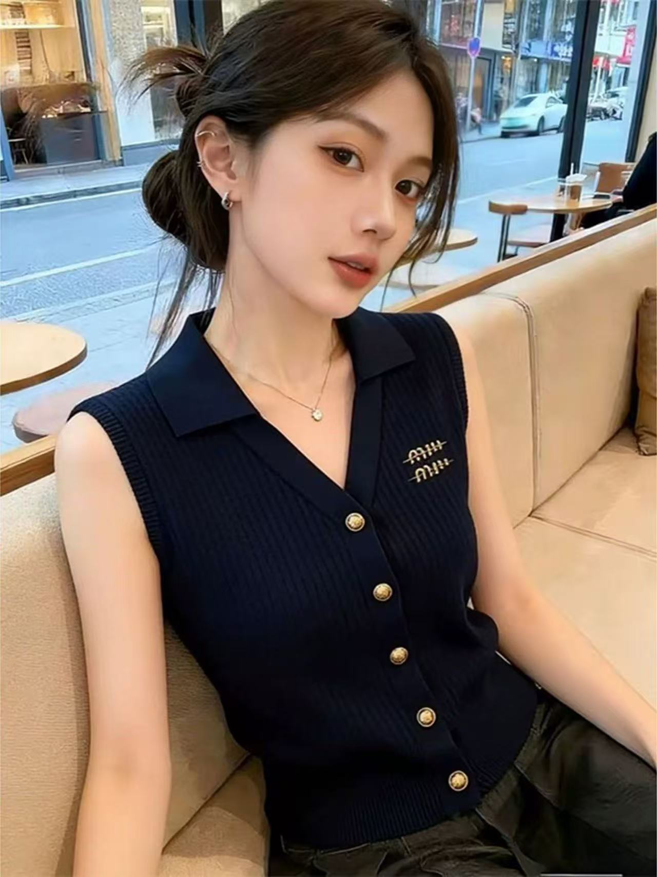 深圳南油輕奢高端貨~韓系翻領無袖針織馬甲背心女春季巨好看上衣