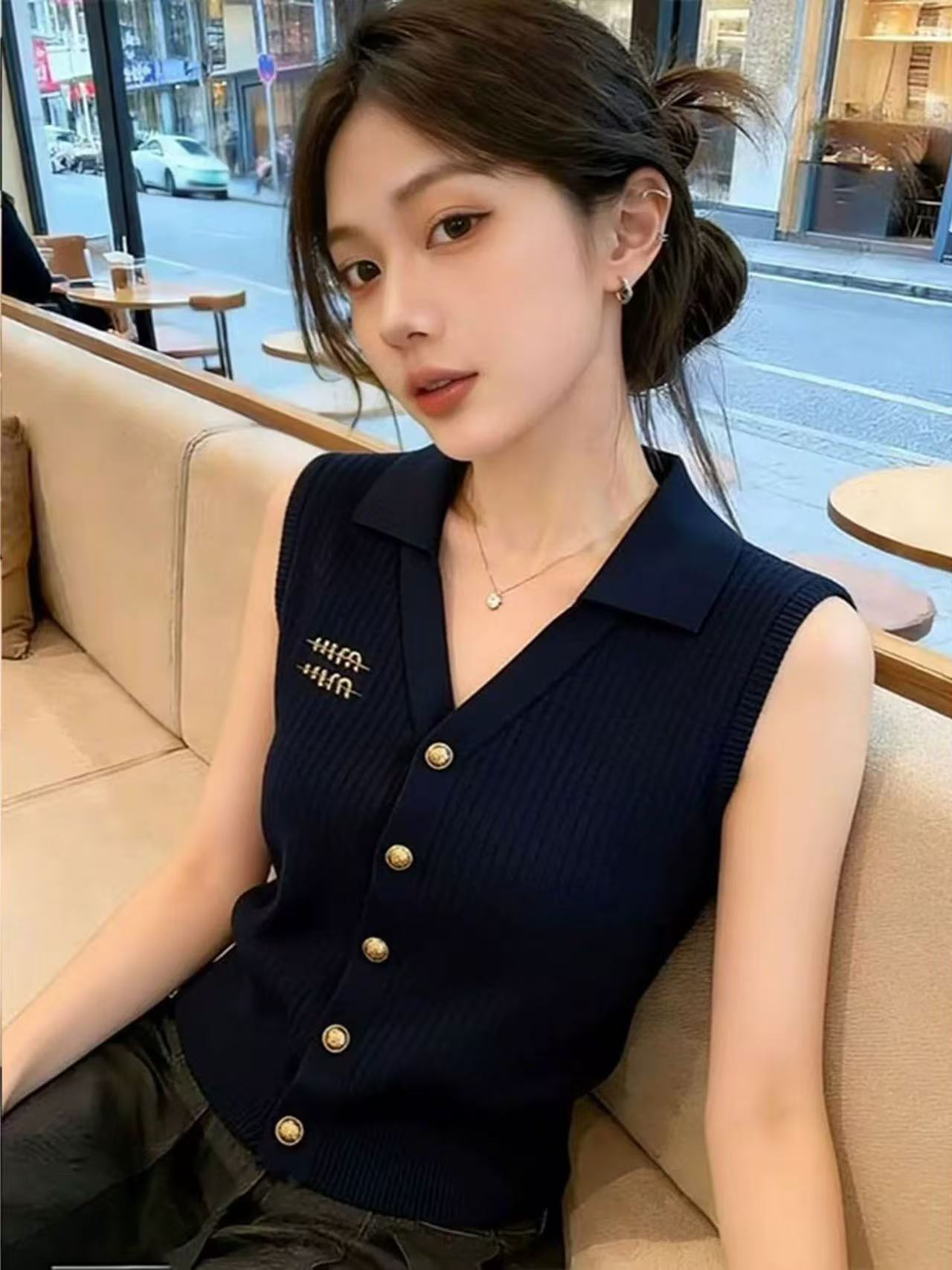 深圳南油輕奢高端貨~韓系翻領無袖針織馬甲背心女春季巨好看上衣