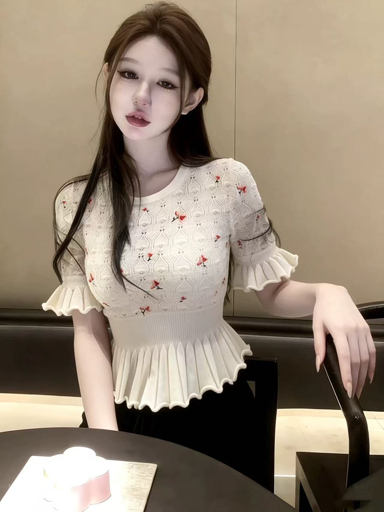 韓系高級感刺繡圓領短袖針織衫女夏季新款洋氣收腰緊身套頭上衣潮