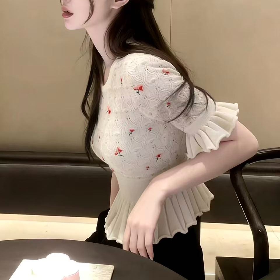 韓系高級感刺繡圓領短袖針織衫女夏季新款洋氣收腰緊身套頭上衣潮