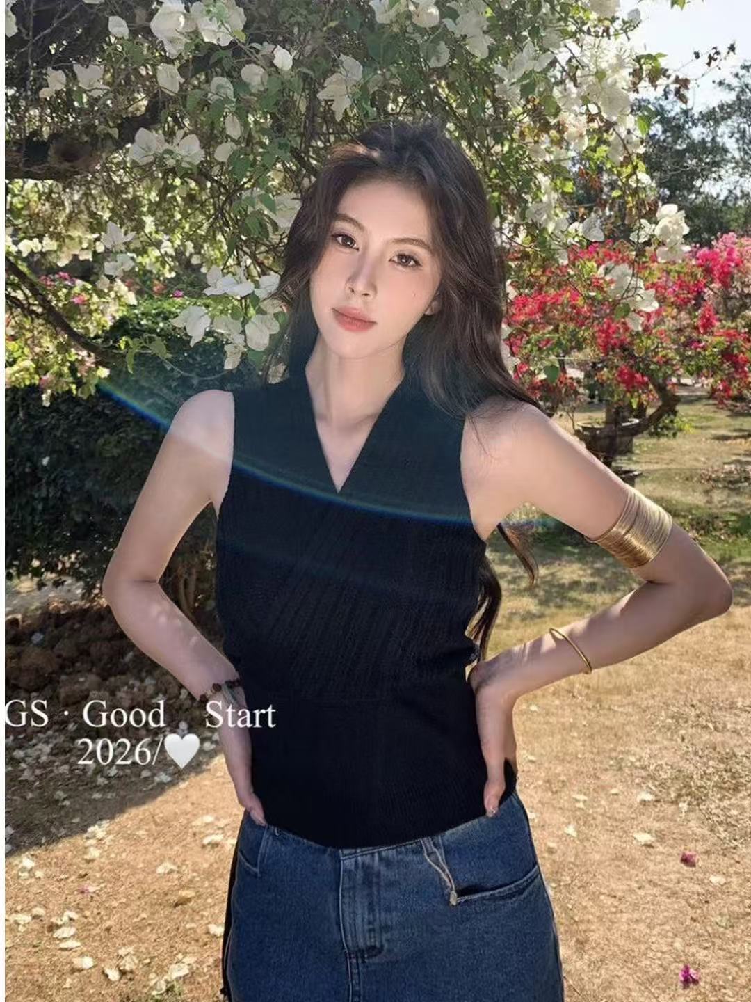 純欲辣妹交叉v領無袖吊帶針織衫2026夏季設計感收腰顯瘦百搭上衣