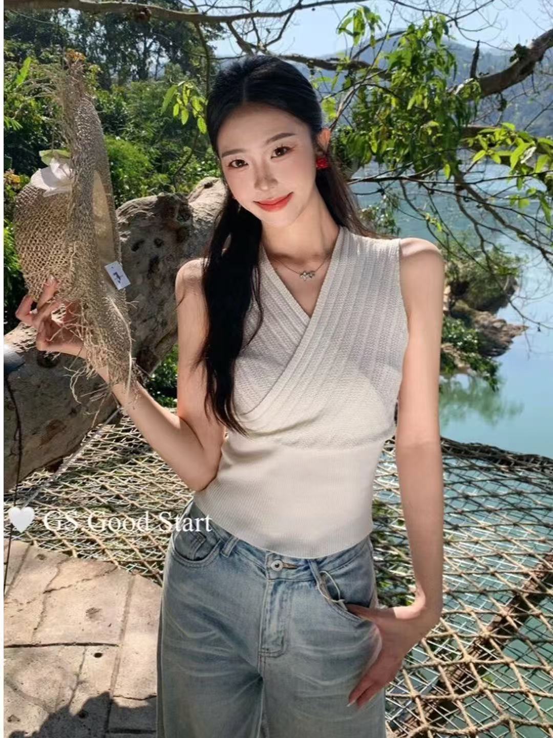 純欲辣妹交叉v領無袖吊帶針織衫2026夏季設計感收腰顯瘦百搭上衣