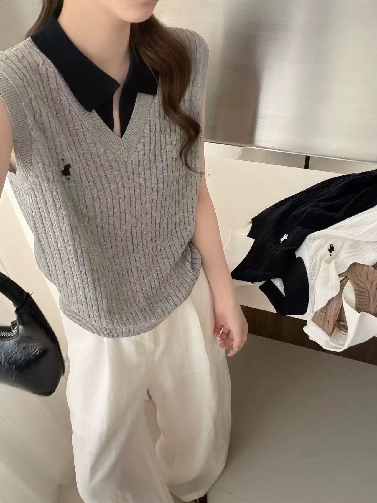 2026夏季新款韓版寬松發財馬刺繡V領無袖針織衫女百搭顯瘦上衣潮