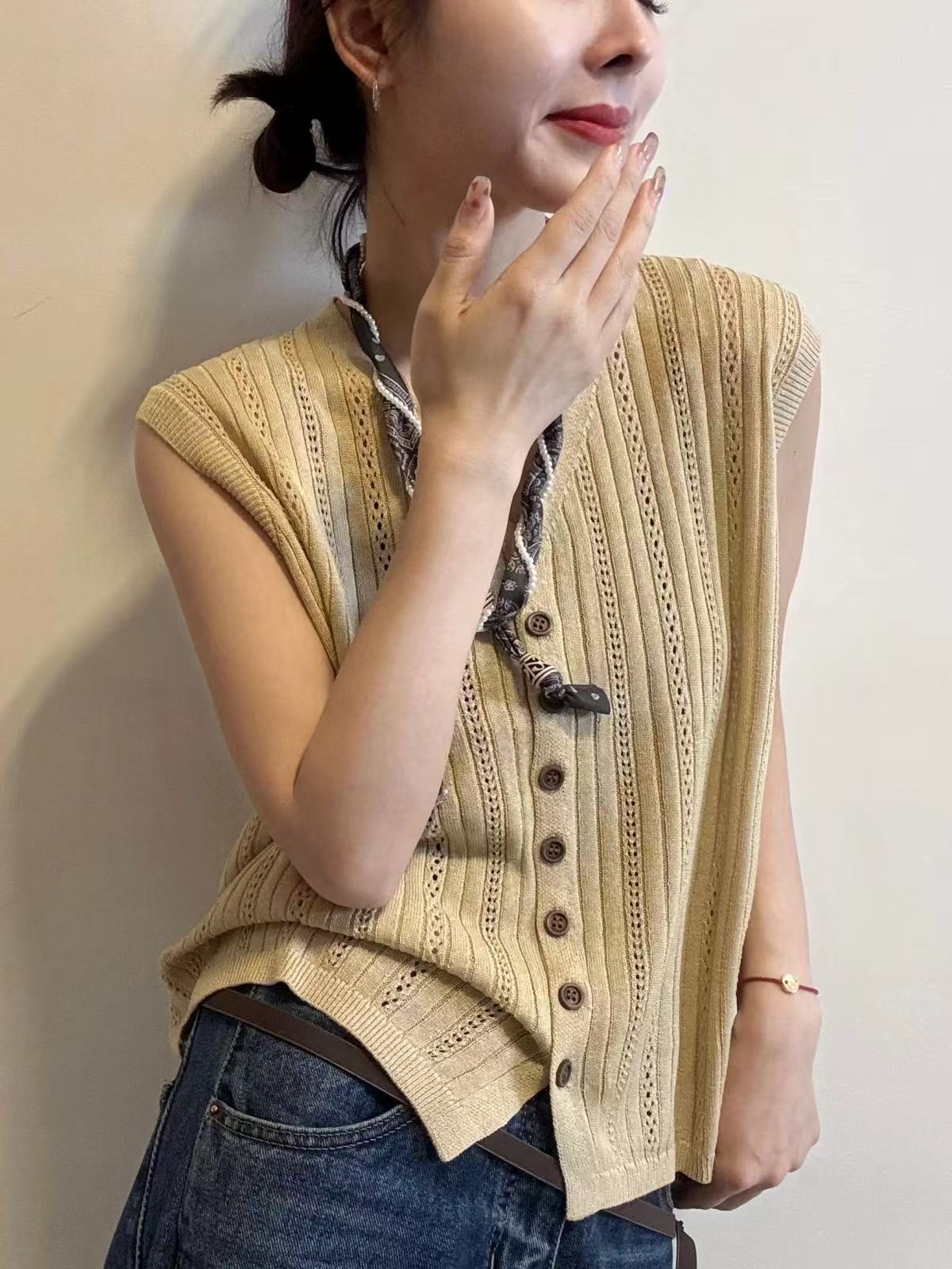 鏤空無袖亞麻針織背心女2026夏季新款韓系時尚薄款單排扣v領上衣