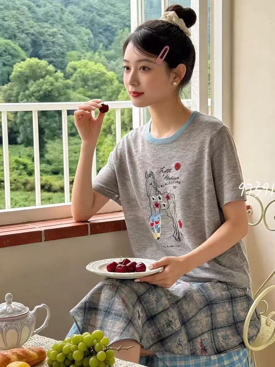 卡通刺繡小馬圓領短袖針織衫T恤女休閑寬松顯瘦洋氣上衣M97391