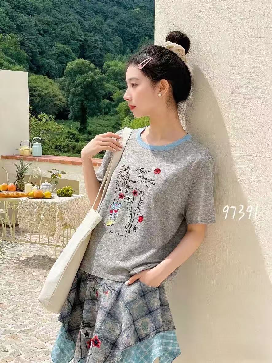 卡通刺繡小馬圓領短袖針織衫T恤女休閑寬松顯瘦洋氣上衣M97391