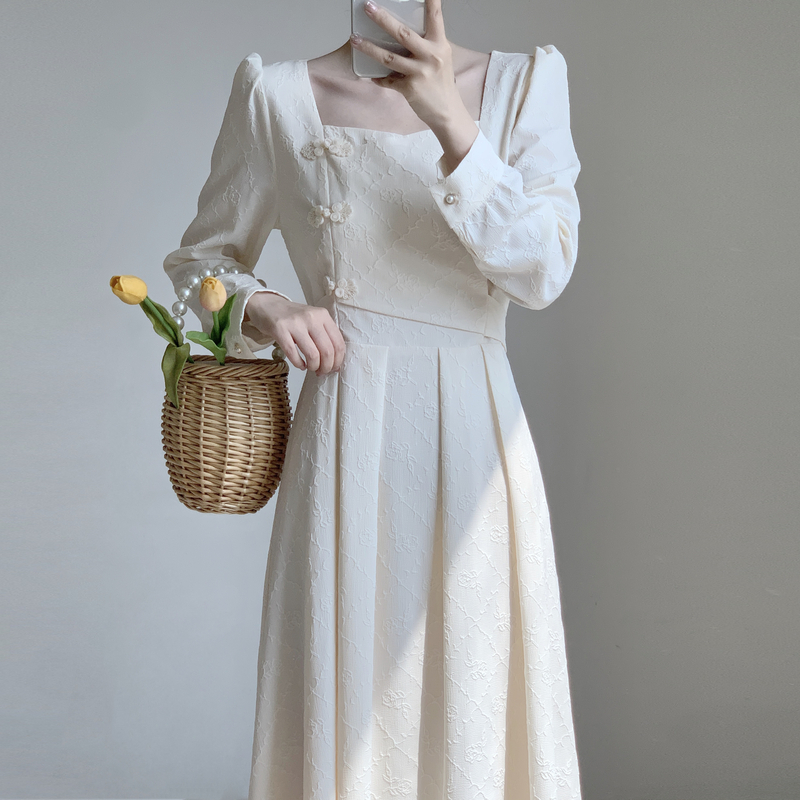 MY70190# 新款提花面料盘扣复古设计感方领杏色连衣裙女裝貨源服裝批發