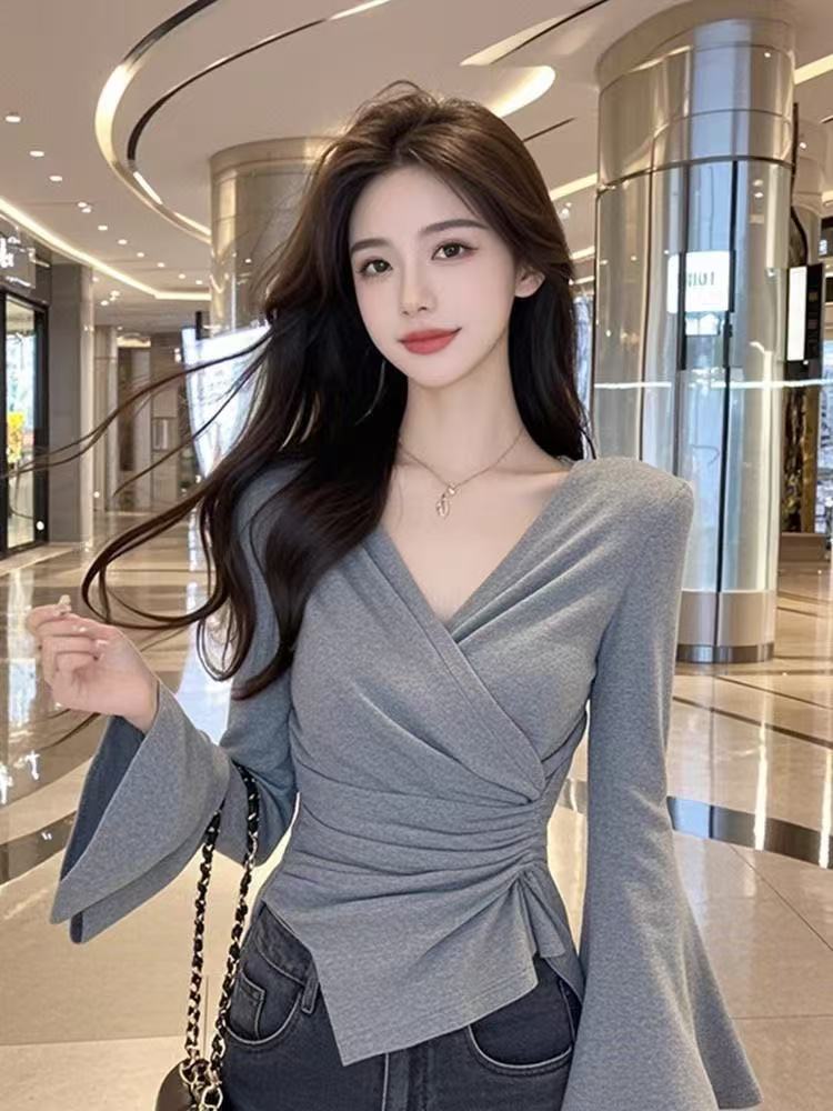 MY12983# 法式辣妹风V领喇叭袖内搭T恤女设计感褶皱修身气质上衣打底...