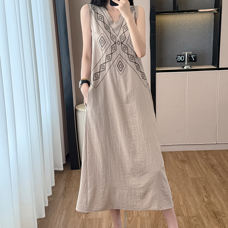 刺繡無袖背心連衣裙女夏2025新款今年流行爆款初夏穿搭漂亮小裙子