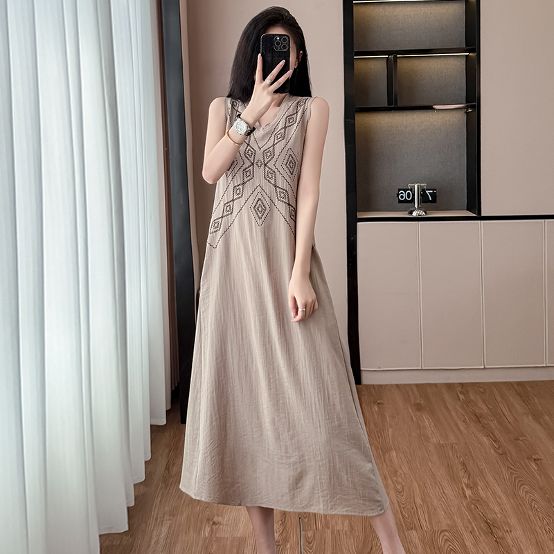 刺繡無袖背心連衣裙女夏2025新款今年流行爆款初夏穿搭漂亮小裙子