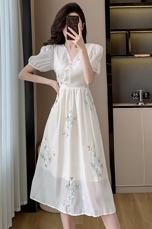 新中式優雅氣質刺繡短袖V領連衣裙女夏季新款高腰顯瘦長裙子