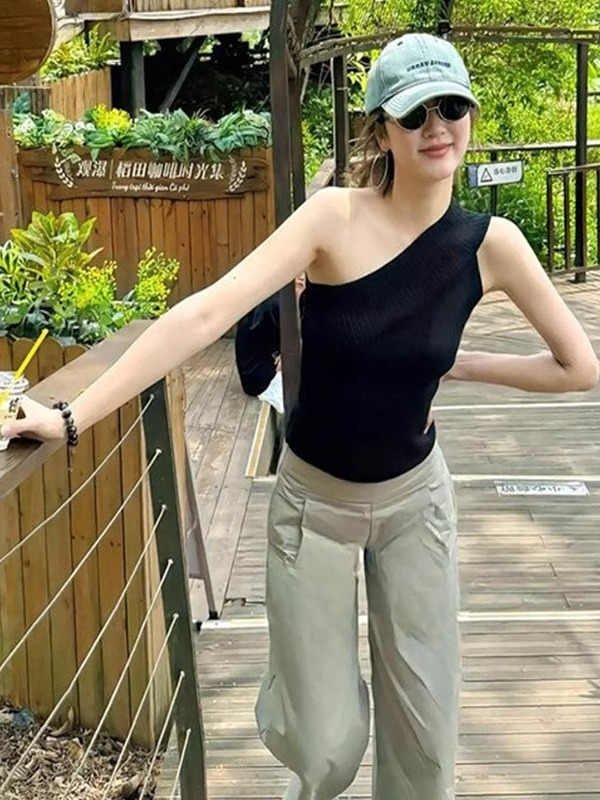 設計感斜肩無袖針織t恤女時尚小眾洋氣獨特別致修身顯瘦百搭上衣