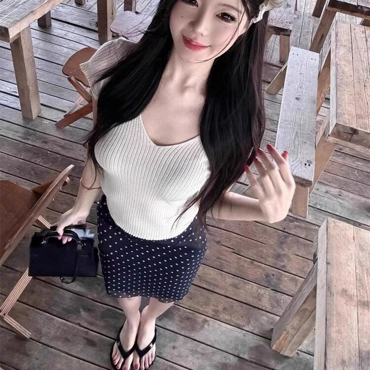 美式辣妹紫色V領短袖針織短款T恤女夏季設計感修身顯瘦性感上衣