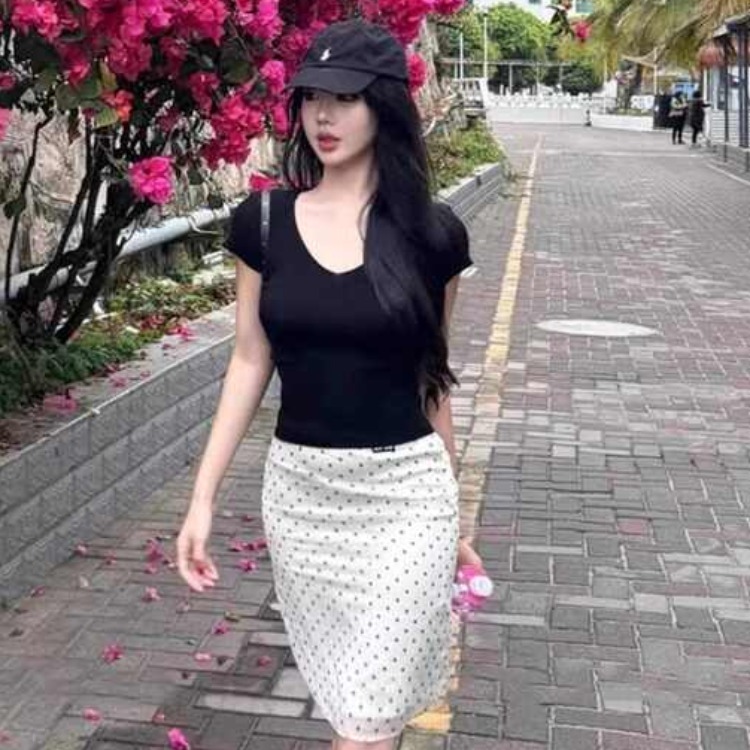 美式辣妹紫色V領短袖針織短款T恤女夏季設計感修身顯瘦性感上衣