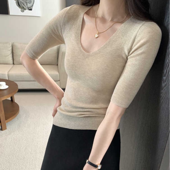 2026年氣質灰色V領修身T恤女裝夏季新款獨特絕美打底衫百搭上衣