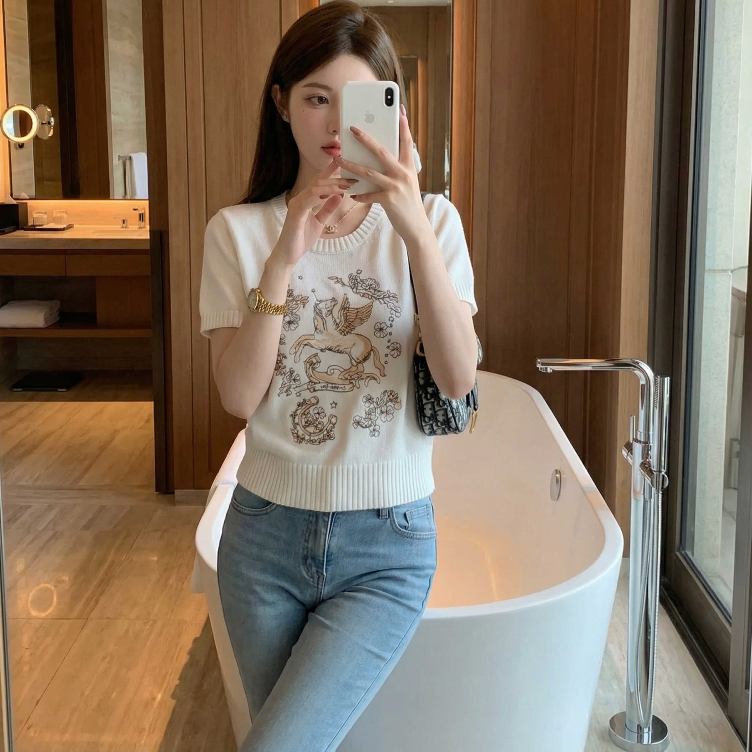 小馬刺繡圓領短袖T恤女夏設計感修身顯瘦百搭杏色正肩針織衫上衣