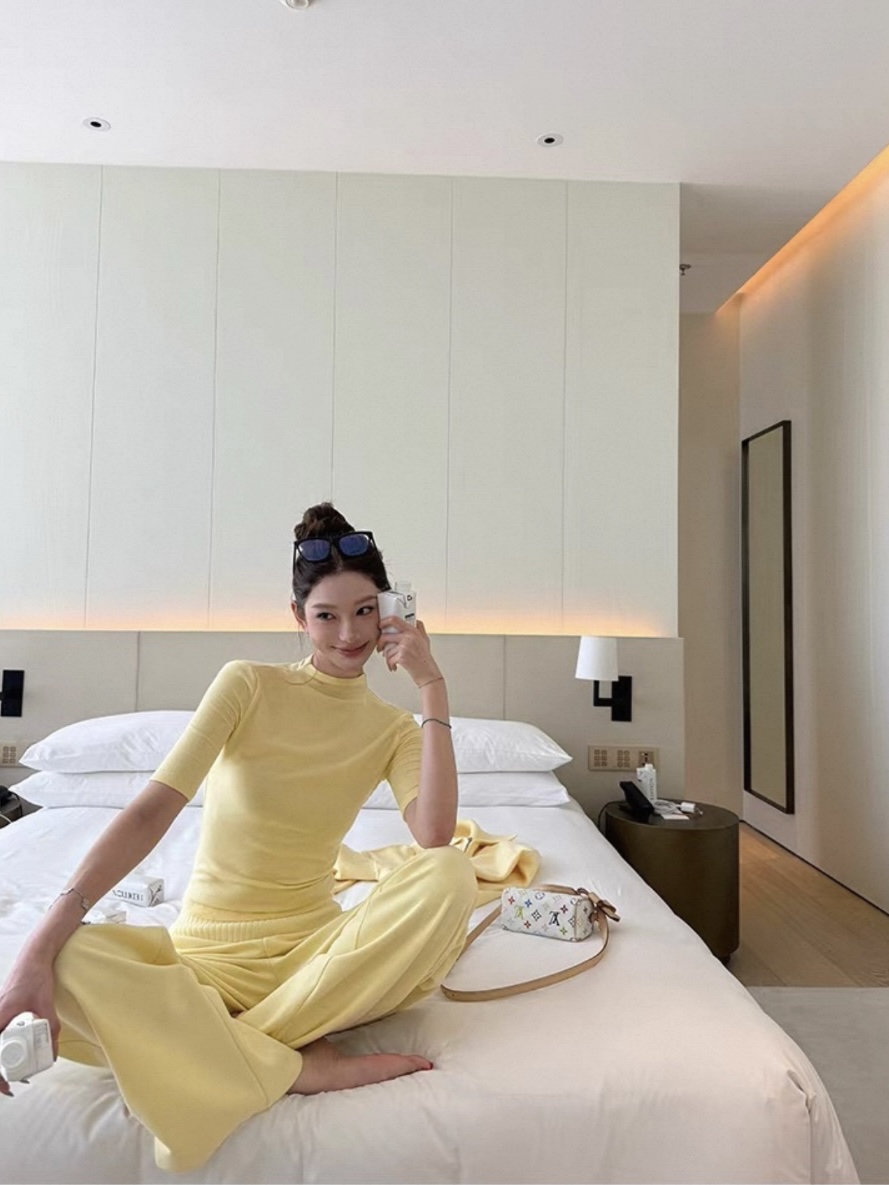 美式辣妹黑色新款修身顯瘦基礎款小圓領中袖收腰正肩T恤女上衣