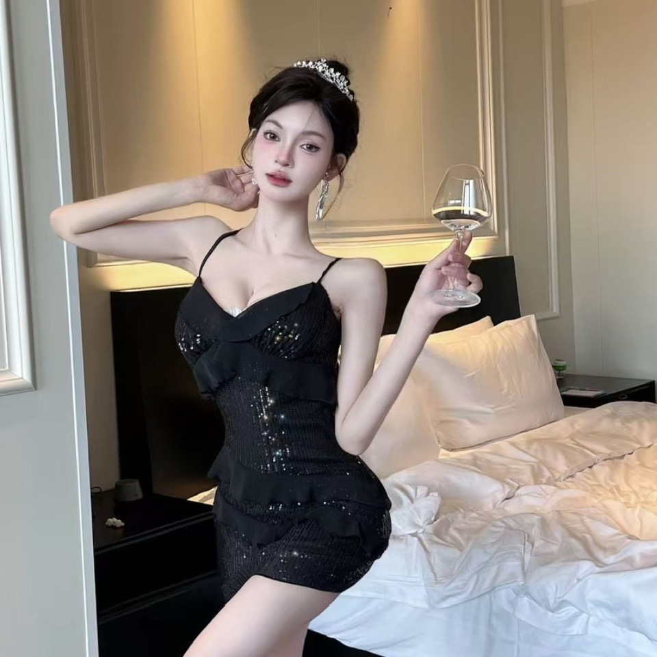 實拍性感低胸珠片吊帶打底包臀連衣裙緊身
