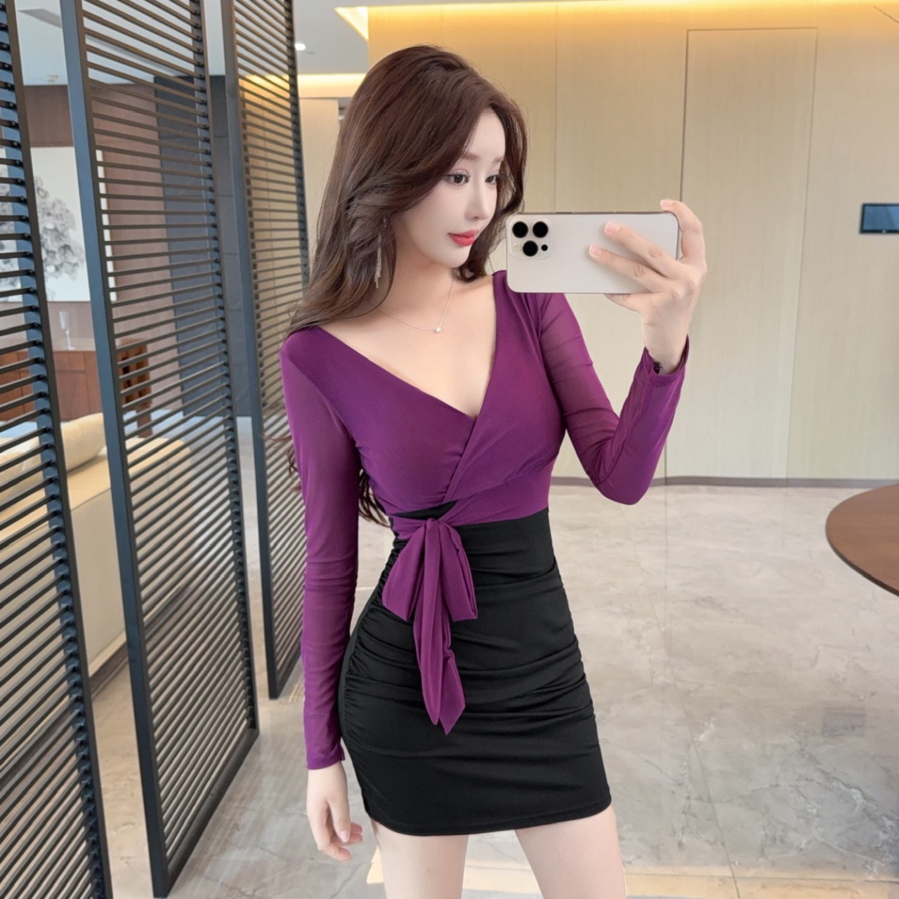實拍低胸彈力網紗露肩短款包臀打底緊身長袖連衣裙