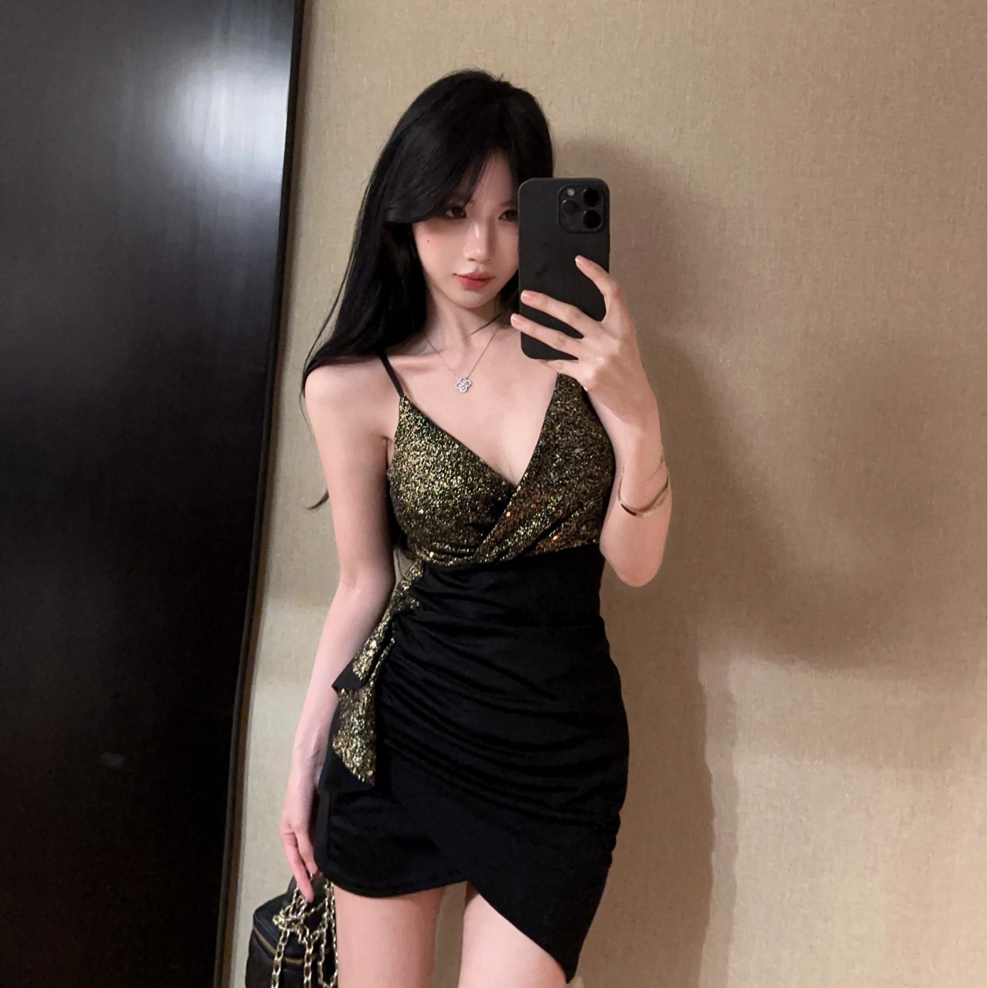 實拍低胸流蘇拼接短款吊帶打底連衣裙