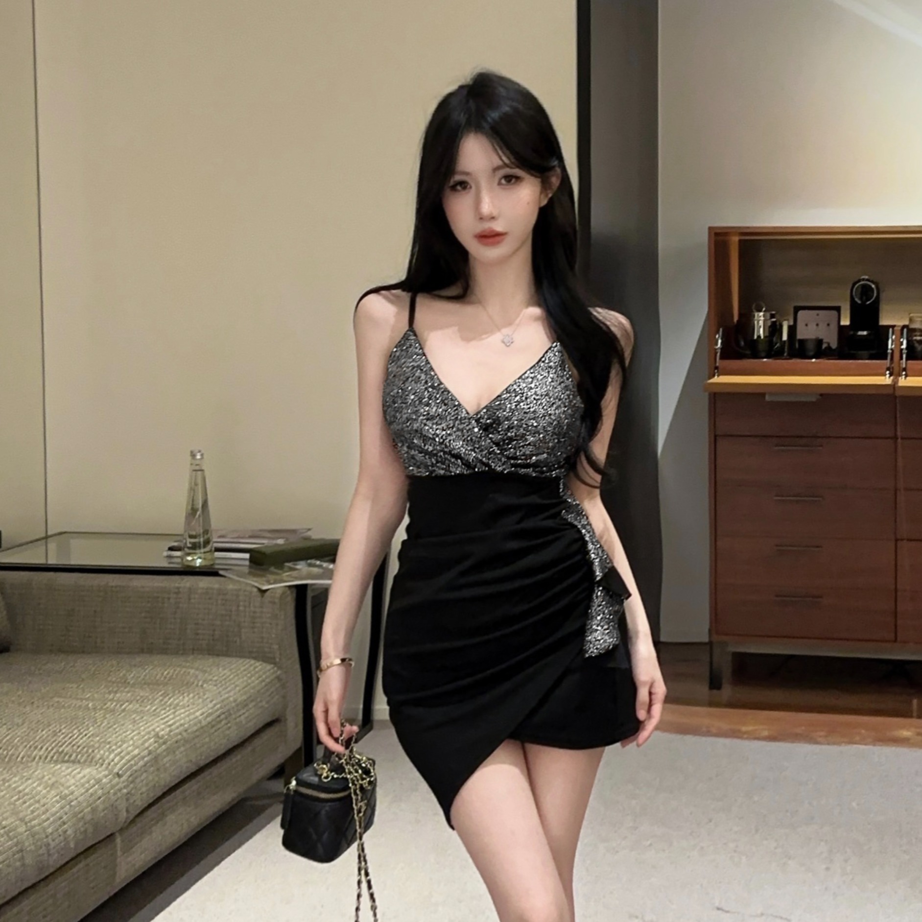 實拍低胸流蘇拼接短款吊帶打底連衣裙