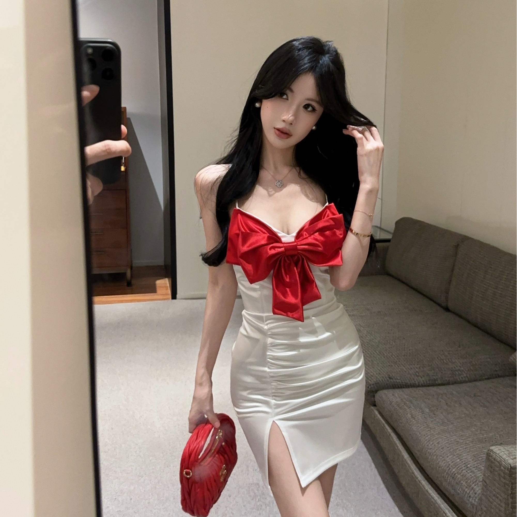 實拍性感低胸撞色彈力緞面打底短款連衣裙