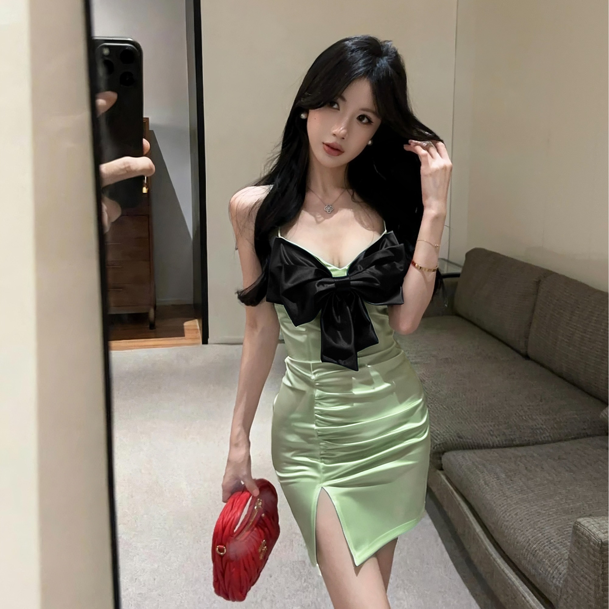 實拍性感低胸撞色彈力緞面打底短款連衣裙