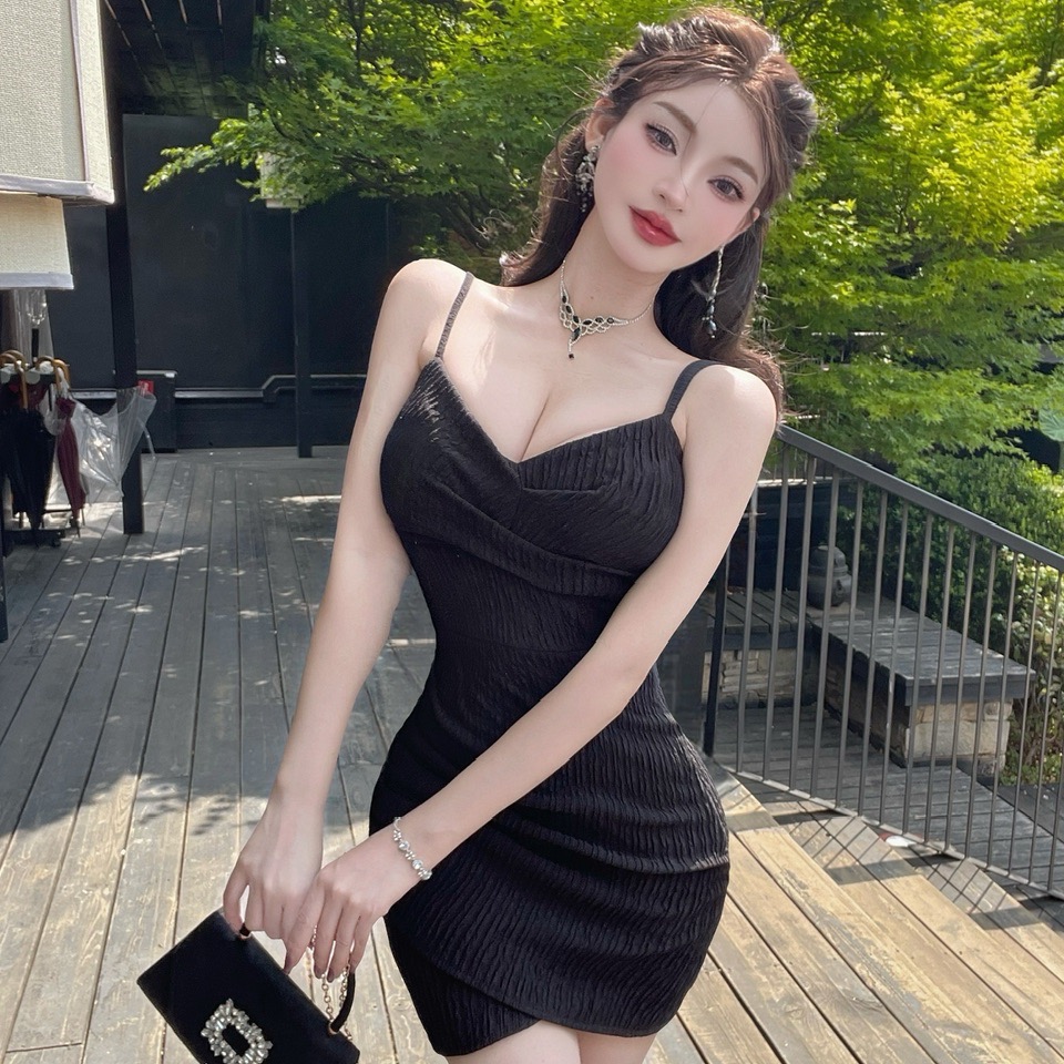 實拍性感低胸泡泡棉緊身包臀吊帶連衣裙