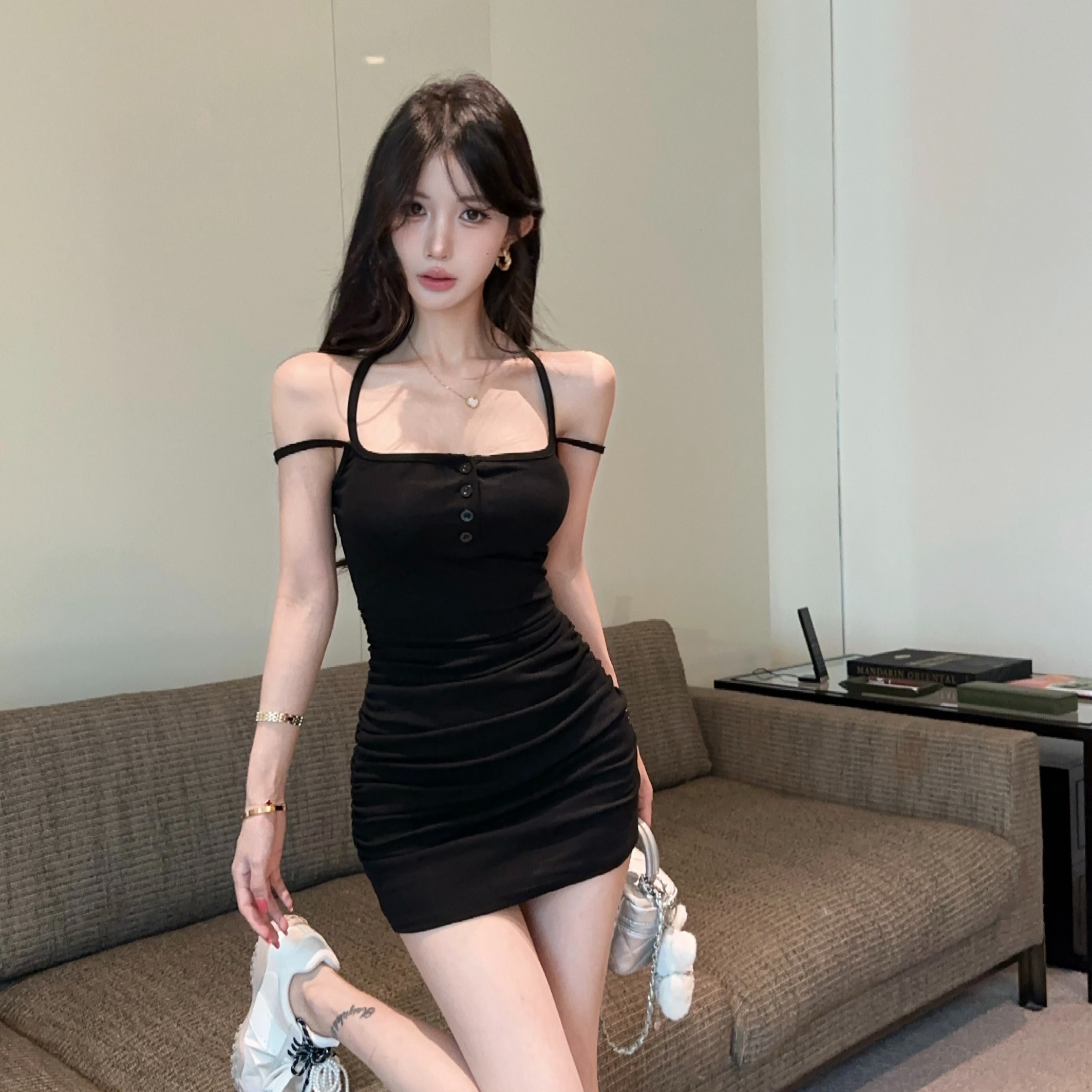 實拍性感低胸交叉美背短款包臀緊身連衣裙