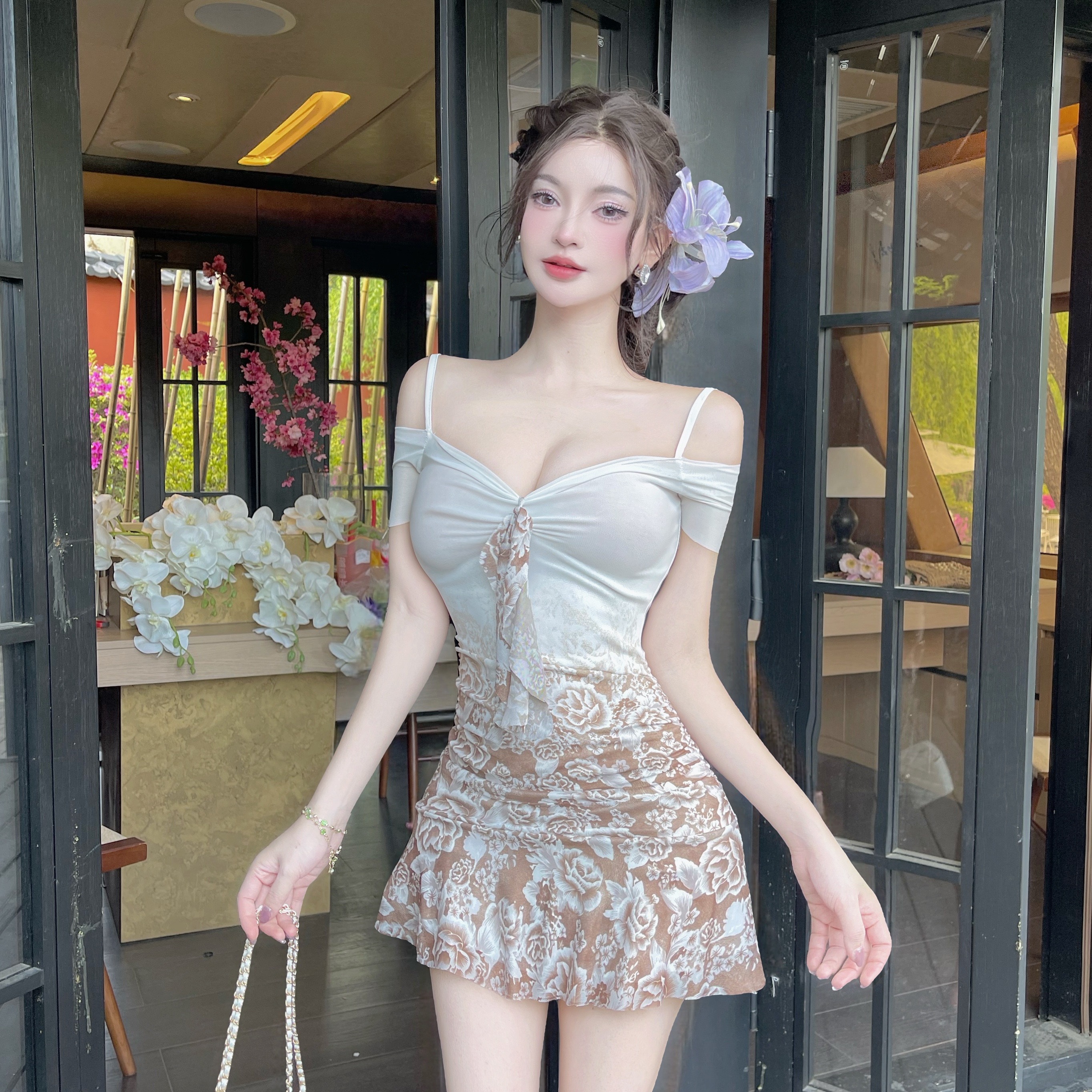 實拍性感低胸交叉美背短款包臀緊身連衣裙