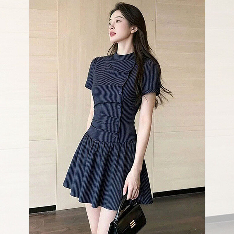 RY3299# 复古酒红色格纹收腰连衣裙女时尚洋气小众斜扣设计感a字短袖裙...