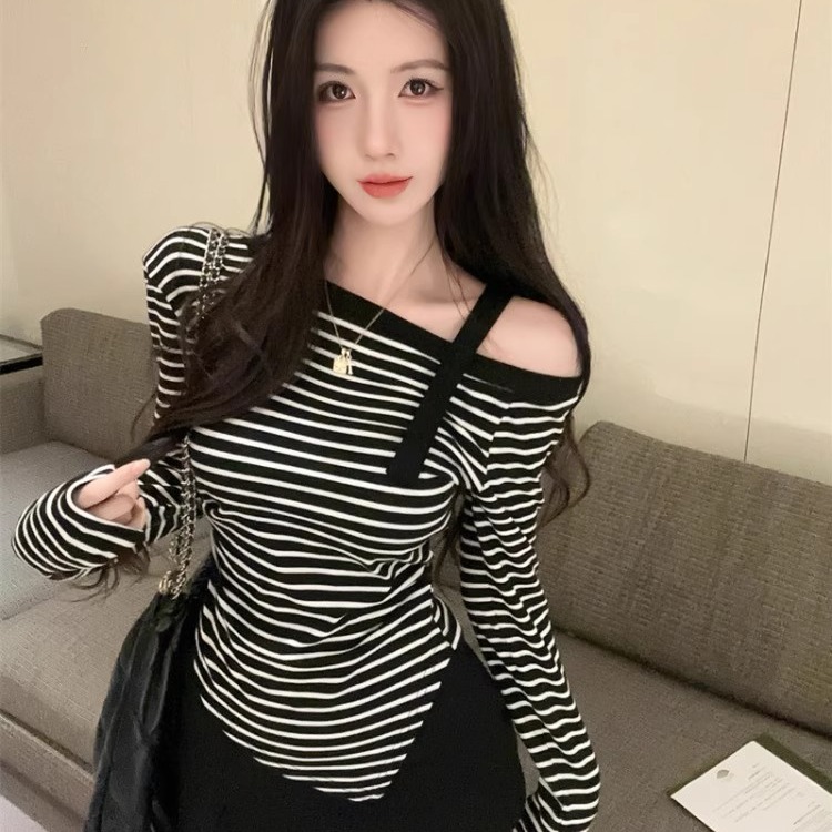 MY70154# 新款斜领露肩时尚洋气长袖T恤女装小众撞色条纹休闲上衣女裝貨源服裝批發