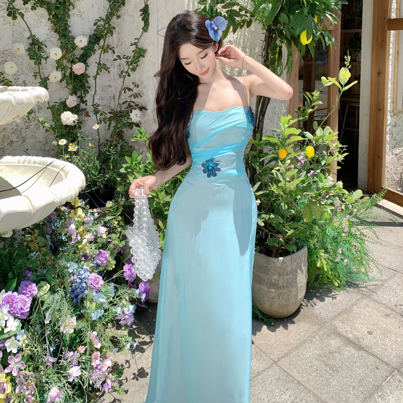 月桂神語 收腰吊帶連衣裙女夏設計感中長款手工花朵裙子
