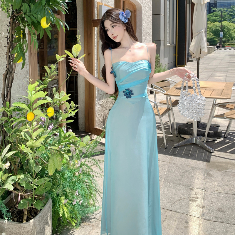 月桂神語 收腰吊帶連衣裙女夏設計感中長款手工花朵裙子