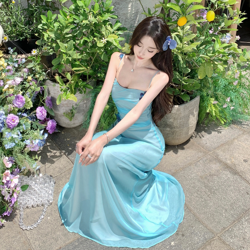 月桂神語 收腰吊帶連衣裙女夏設計感中長款手工花朵裙子