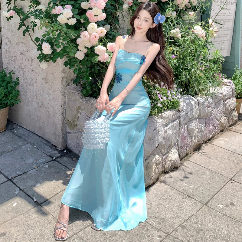 月桂神語 收腰吊帶連衣裙女夏設計感中長款手工花朵裙子