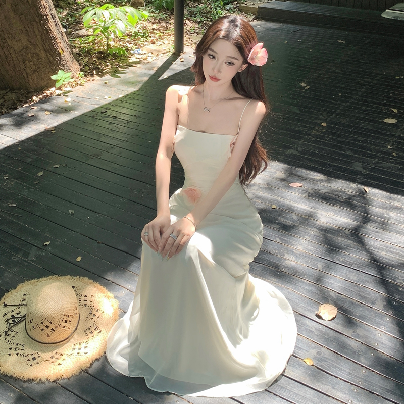 月桂神語 收腰吊帶連衣裙女夏設計感中長款手工花朵裙子