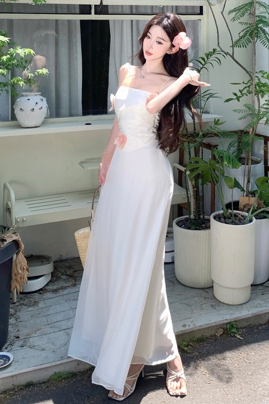 月桂神語 收腰吊帶連衣裙女夏設計感中長款手工花朵裙子