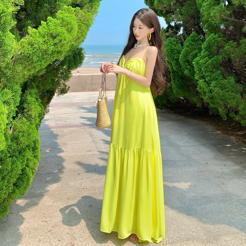 沙灘裙女海邊度假普吉島飄逸顯瘦吊帶露背不規則連衣裙超仙