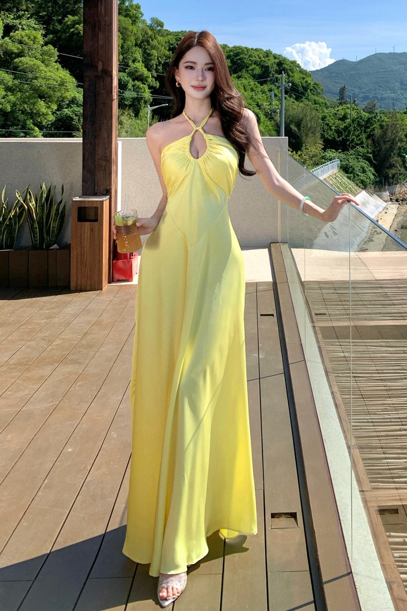 法式黃色醋酸掛脖連衣裙氣質顯瘦露背禮服長裙生日裙