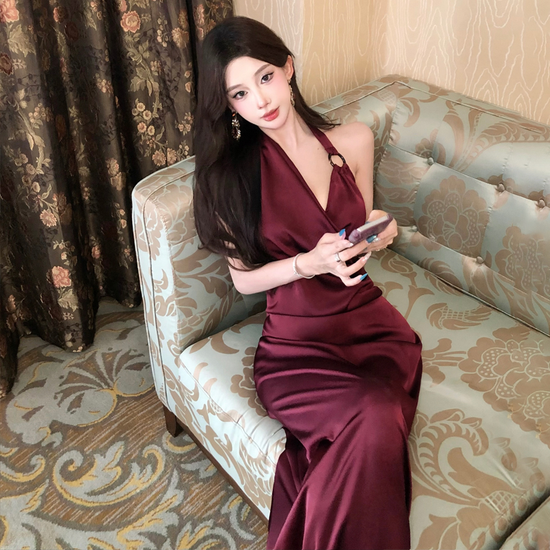 迷迭香掛脖交錯環飾連衣裙鍛面立裁垂感長裙生日禮服裙